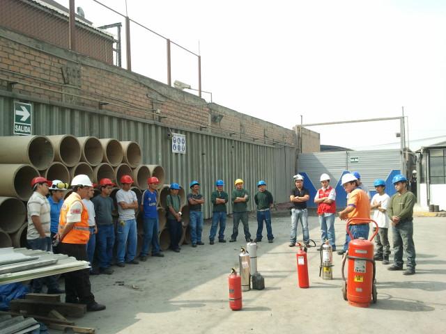 http://www.firestarperu.com/wp-content/uploads/2017/02/9181-capacitacion-de-primeros-auxilios-uso-de-extintores-san-juan.jpg